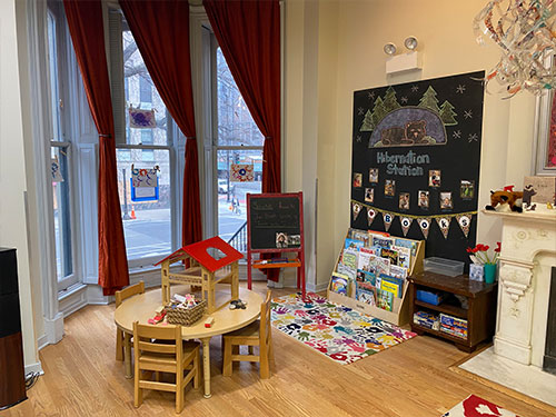 Photo of Urban Child Academy's Gold Coast two's and three's room with seating area and books